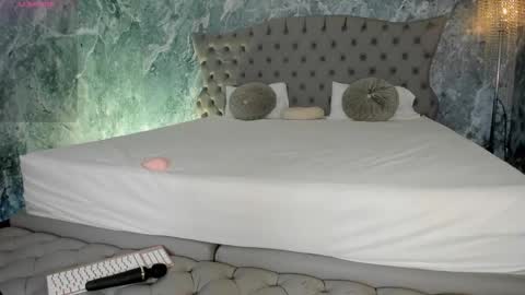 Snapshot of lucylovelyy1 chatting on September 20, 7:01 pm Lucy online show from September 20, 7:01 pm