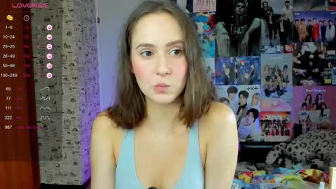 Snapshot of lucyrose33 chatting on September 14, 5:05 am Lucy Rose online show from September 14, 5:05 am