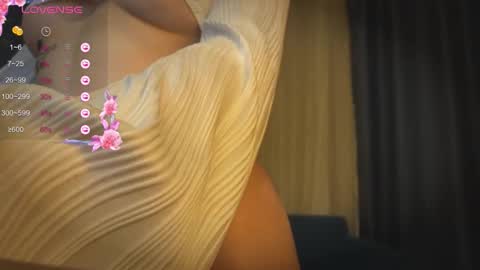 Spider Girl  online show from October 26, 12:06 am