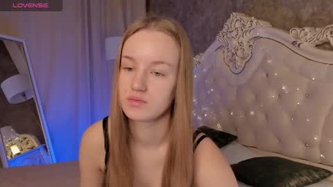 Snapshot of lucyshaw chatting on October 11, 10:31 am Lucy online show from October 11, 10:31 am