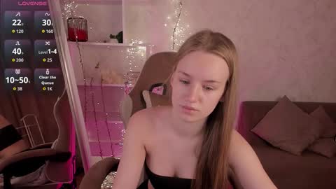 Snapshot of lucyshaw chatting on September 26, 12:03 pm Lucy online show from September 26, 12:03 pm