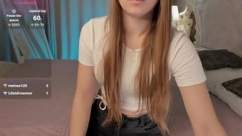 Snapshot of lucyshaw chatting on October 14, 11:57 am Lucy online show from October 14, 11:57 am