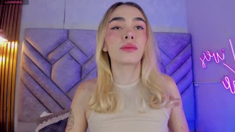 Snapshot of lucyvega4 chatting on December 20, 11:43 am Lucy online show from December 20, 11:43 am