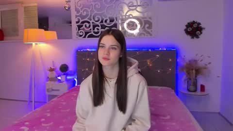 LuisaClover online show from December 19, 2:20 pm