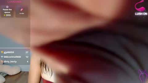 Snapshot of lulita_moan chatting on December 22, 11:09 pm lulu online show from December 22, 11:09 pm