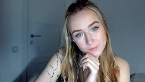 Lulu Baby18 online show from April 12, 8:22 pm