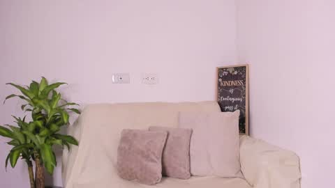 Snapshot of lulu_russell chatting on January 28, 3:04 am LULU online show from January 28, 3:04 am