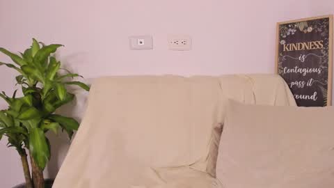 Snapshot of lulu_russell chatting on January 26, 7:10 am LULU online show from January 26, 7:10 am