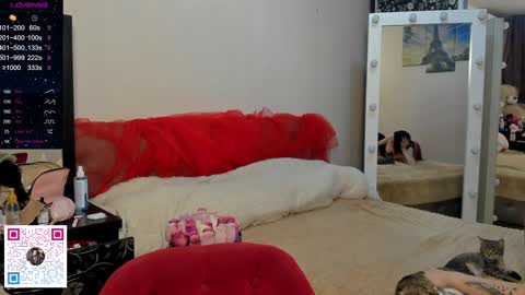luluu_l online show from December 4, 11:13 pm
