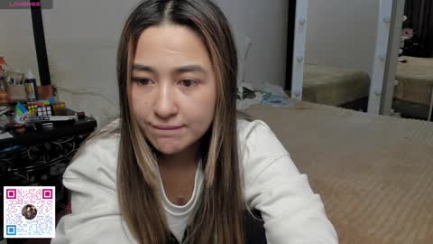 luluu_l online show from January 23, 11:15 pm