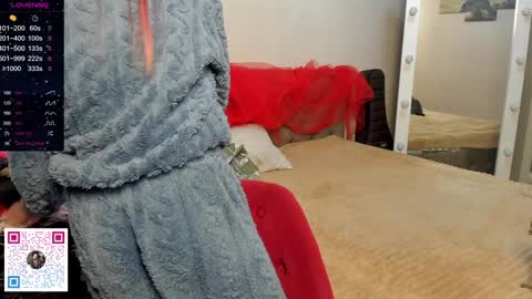 luluu_l online show from December 7, 1:36 am