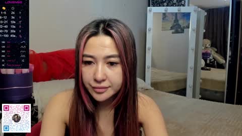 luluu_l online show from December 4, 1:58 am