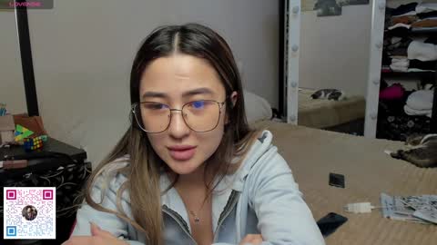 luluu_l online show from January 19, 11:10 pm