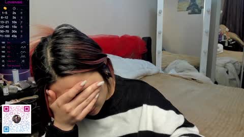 luluu_l online show from December 15, 6:26 pm