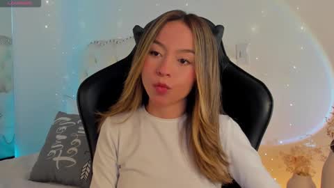 luluuberry online show from February 16, 4:40 pm