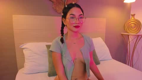 Snapshot of luma_sky chatting on October 5, 3:33 am L U M A online show from October 5, 3:33 am