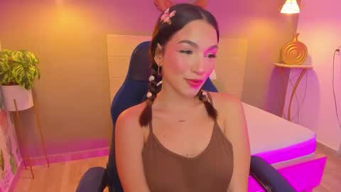 Snapshot of luma_sky chatting on September 23, 2:54 am L U M A online show from September 23, 2:54 am