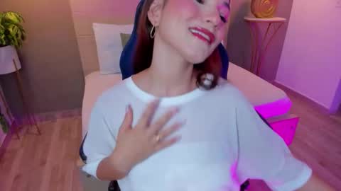 Snapshot of luma_sky chatting on October 25, 4:53 am L U M A online show from October 25, 4:53 am