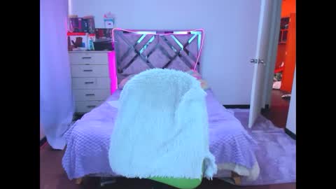 Snapshot of luna_analya chatting on October 23, 2:01 pm luna_analya online show from October 23, 2:01 pm