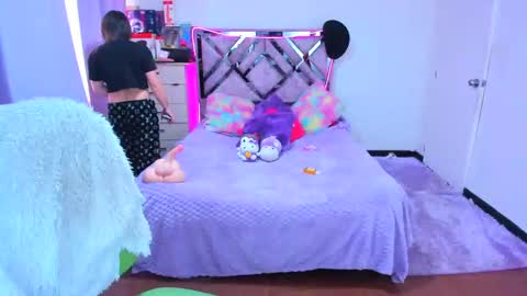 Snapshot of luna_analya chatting on October 25, 2:03 pm luna_analya online show from October 25, 2:03 pm