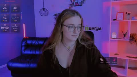 luna_berryy online show from April 21, 7:21 pm