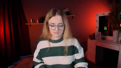 Snapshot of luna_berryy chatting on September 19, 7:35 pm luna_berryy online show from September 19, 7:35 pm