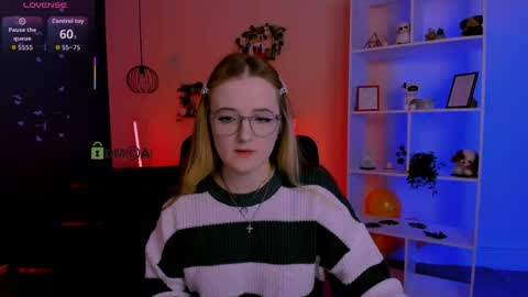 luna_berryy online show from April 12, 7:27 pm