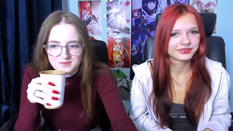 Snapshot of luna_berryy chatting on December 5, 9:39 am luna_berryy online show from December 5, 9:39 am