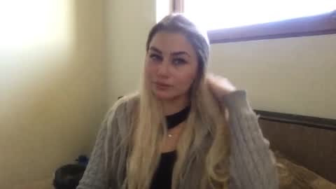 luna_blazer online show from November 14, 9:31 am