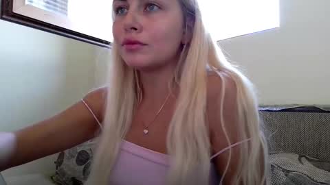 luna_blazer online show from September 24, 11:42 am