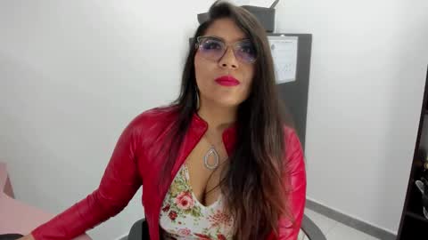 luna  online show from October 27, 12:01 pm