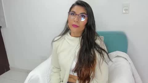 luna  online show from April 9, 11:04 am