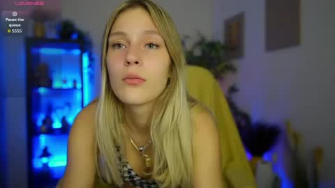 luna_grace18 online show from April 28, 6:45 pm