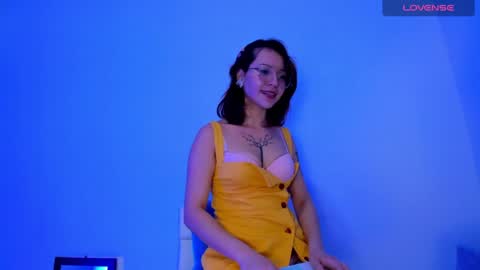 Snapshot of luna_hazard chatting on January 1, 2:09 am luna_hazard online show from January 1, 2:09 am