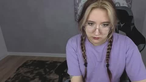 Luna Host online show from April 26, 3:15 am