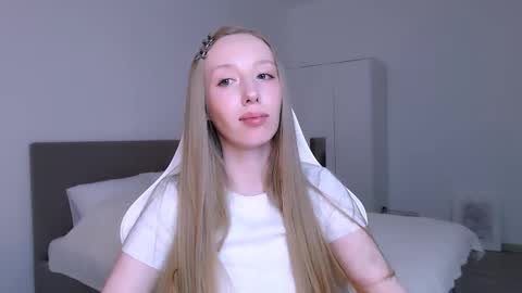 Luna online show from February 25, 10:41 pm