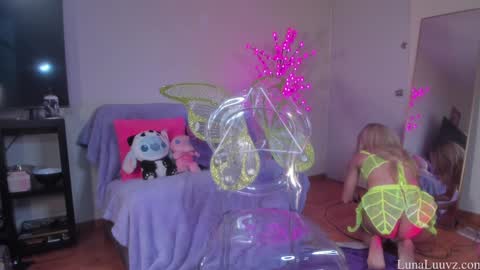 Luna Luuvz online show from November 4, 4:17 am