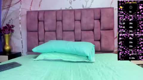 Snapshot of luna_maisonn chatting on September 30, 9:19 pm LUNA online show from September 30, 9:19 pm