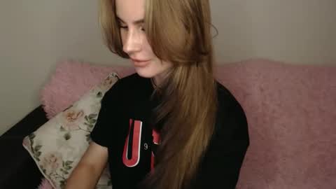 Snapshot of luna_moon77 chatting on September 13, 5:32 pm Luna online show from September 13, 5:32 pm