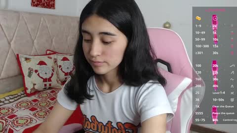 Snapshot of luna_roussee chatting on December 15, 9:53 pm luna_roussee online show from December 15, 9:53 pm
