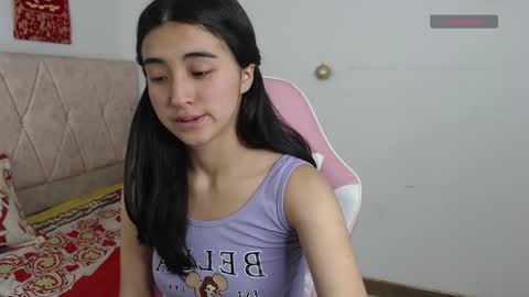 Snapshot of luna_roussee chatting on December 20, 10:11 pm luna_roussee online show from December 20, 10:11 pm