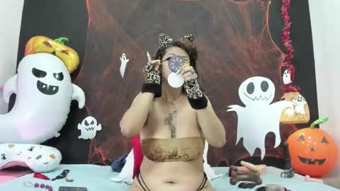 Snapshot of luna_smit_ chatting on October 27, 8:25 pm Luna online show from October 27, 8:25 pm