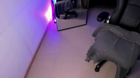 Luna online show from April 25, 9:01 pm