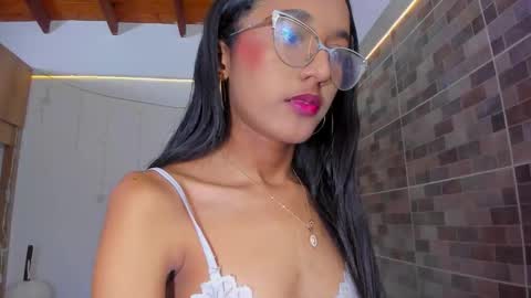 luna_valen online show from January 9, 10:47 pm