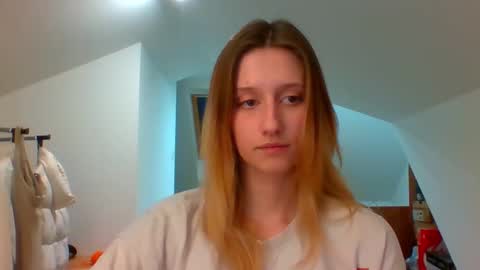 Snapshot of luna_xsensual chatting on December 23, 3:12 pm L U N A online show from December 23, 3:12 pm