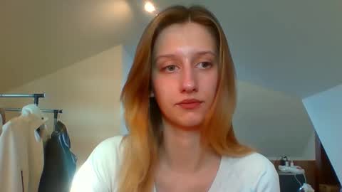 Snapshot of luna_xsensual chatting on February 19, 8:12 am L U N A online show from February 19, 8:12 am