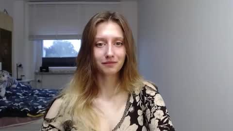 Snapshot of luna_xsensual chatting on September 11, 5:41 am L U N A online show from September 11, 5:41 am