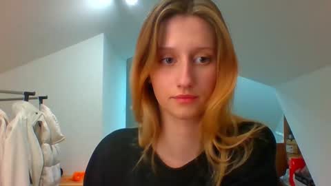 Snapshot of luna_xsensual chatting on December 18, 2:49 pm L U N A online show from December 18, 2:49 pm