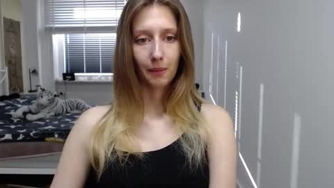 Snapshot of luna_xsensual chatting on September 10, 5:40 am L U N A online show from September 10, 5:40 am