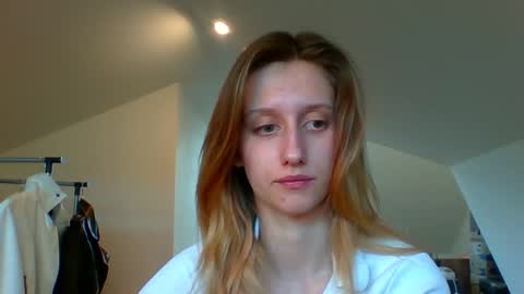 Snapshot of luna_xsensual chatting on February 14, 3:05 pm L U N A online show from February 14, 3:05 pm
